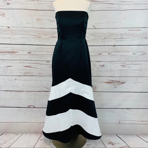 Jessica McClintock Dresses & Skirts - Jessica McClintock Gunne Sax black and white flare